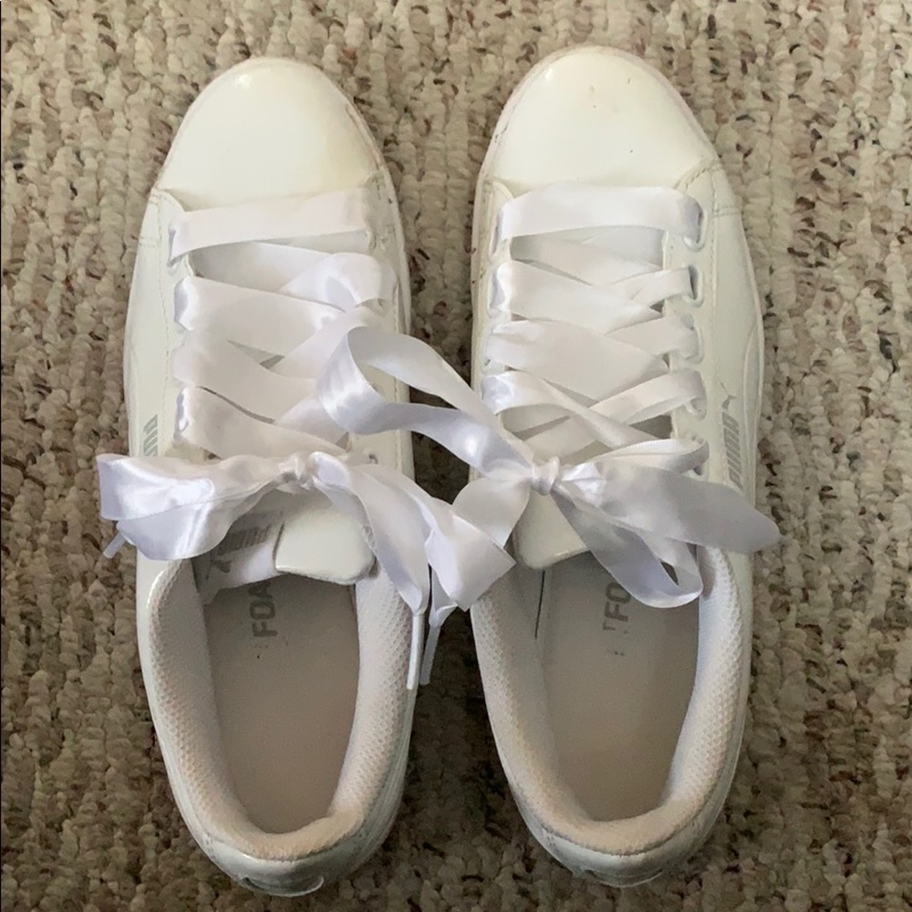 Puma sneakers with ribbon laces.